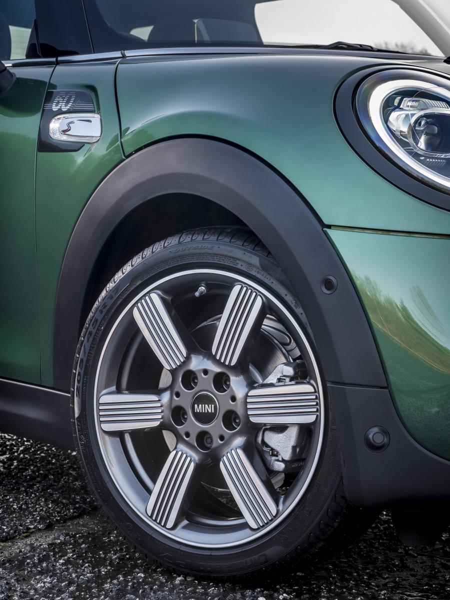 Колеса Mini Cooper S 60 Years Edition (F56) 2019 года  (UK) (фото 12 из 18)